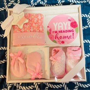 Newborn baby girl gift set (Rising Star)